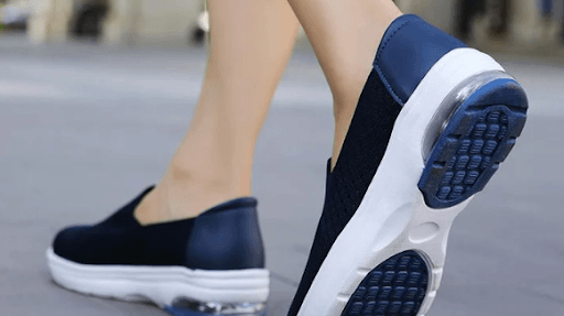 List of Best Walking Shoes For Flat Feet - Omega Walk