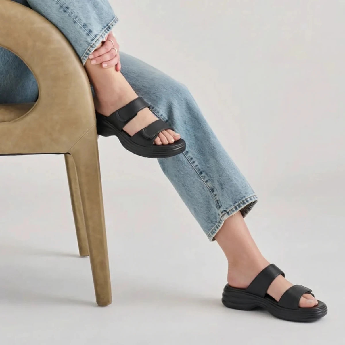 Balance - Omega Walk - M284-Black-35