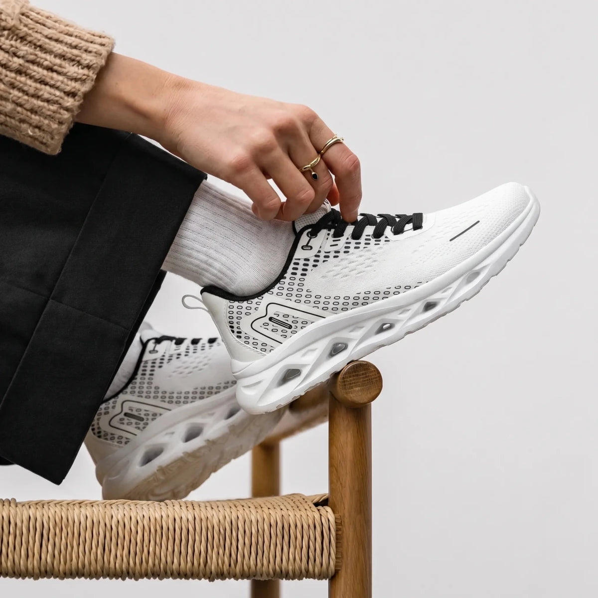 Cosmos - Omega Walk - M290-White-36