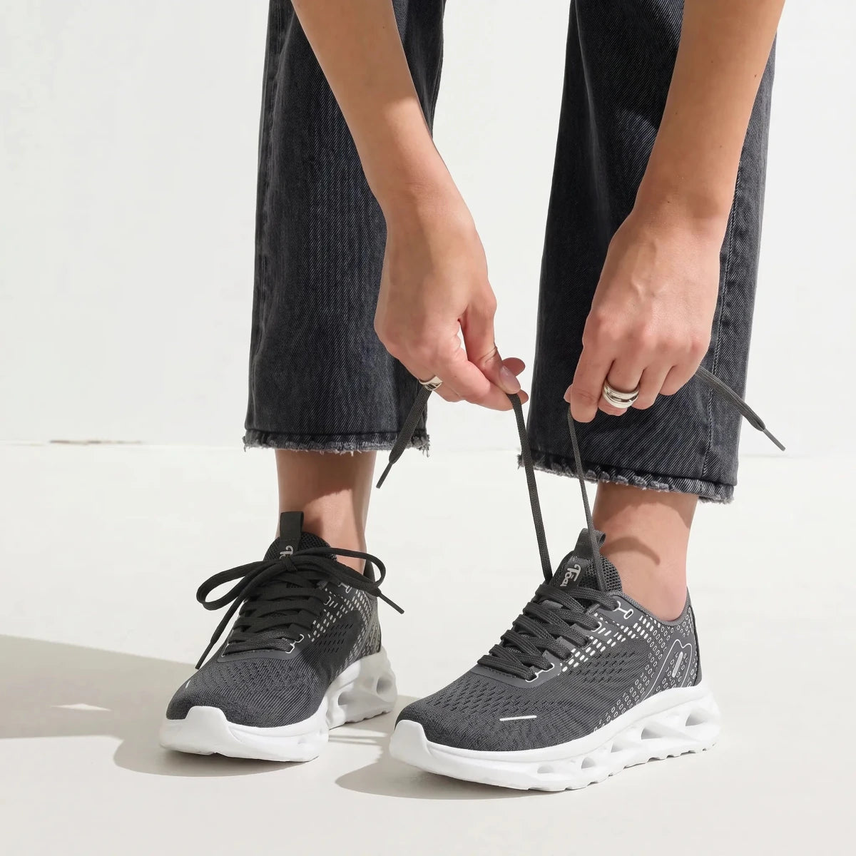 Cosmos - Omega Walk - M290-Grey -36