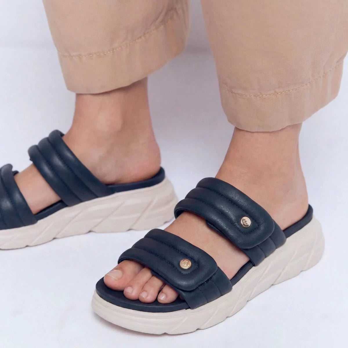 Relief - Omega Walk - M283-Black-35