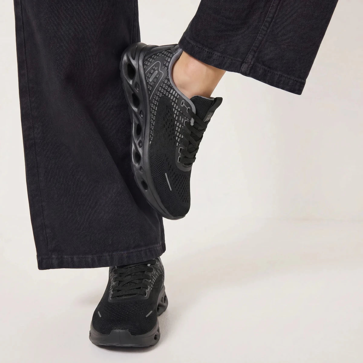 Cosmos - Omega Walk - M290-Black-36