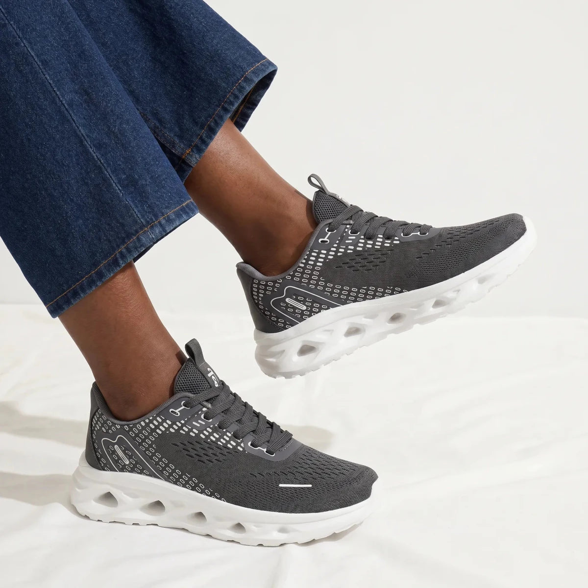 Cosmos - Omega Walk - M290-Grey -36