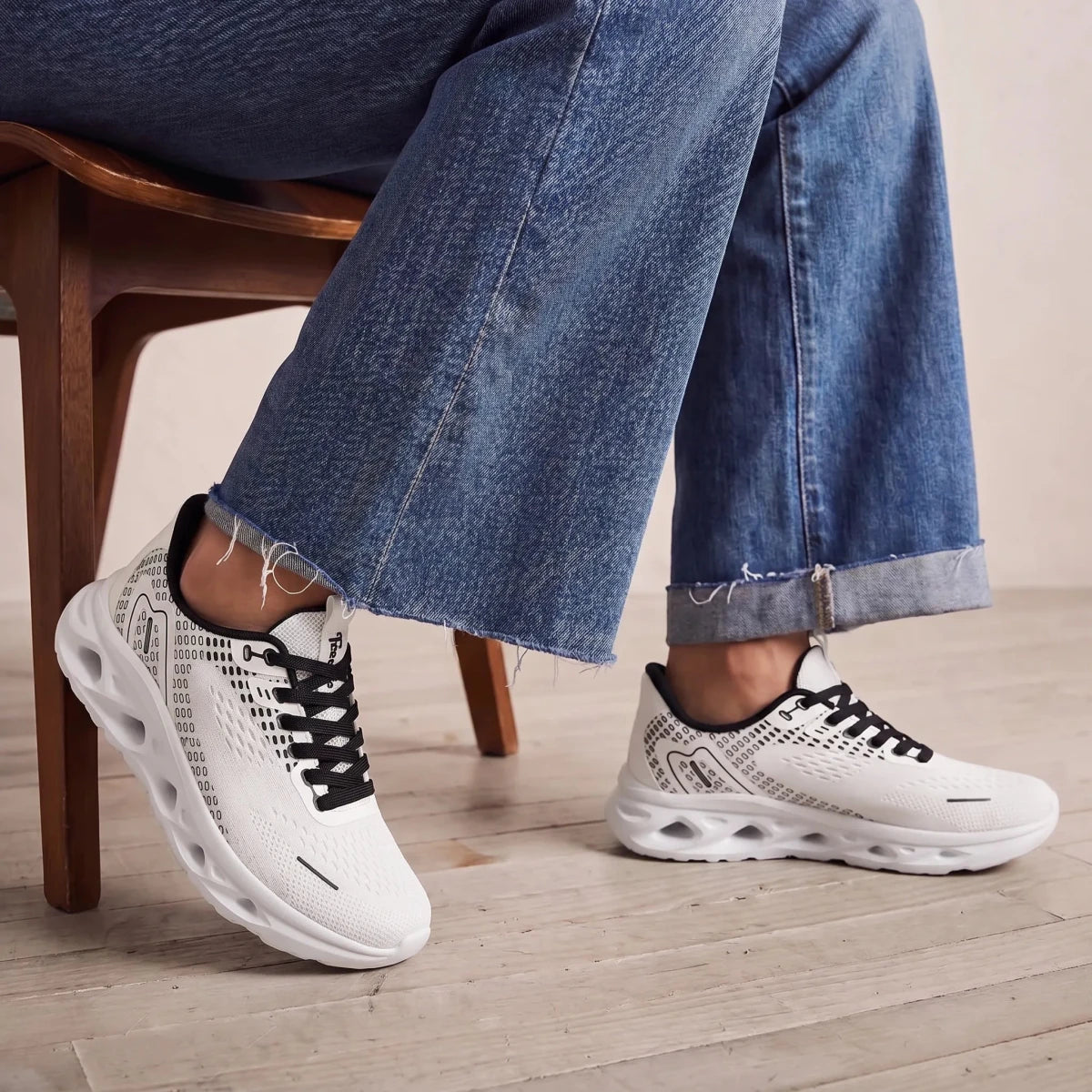Cosmos - Omega Walk - M290-White-36
