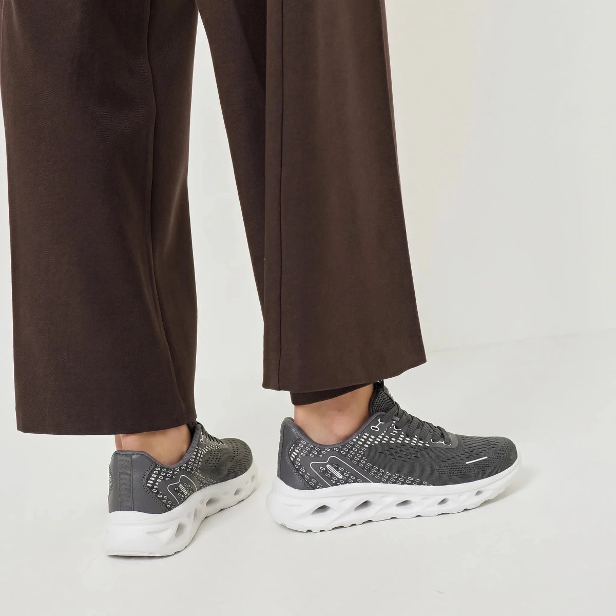Cosmos - Omega Walk - M290-Grey -36