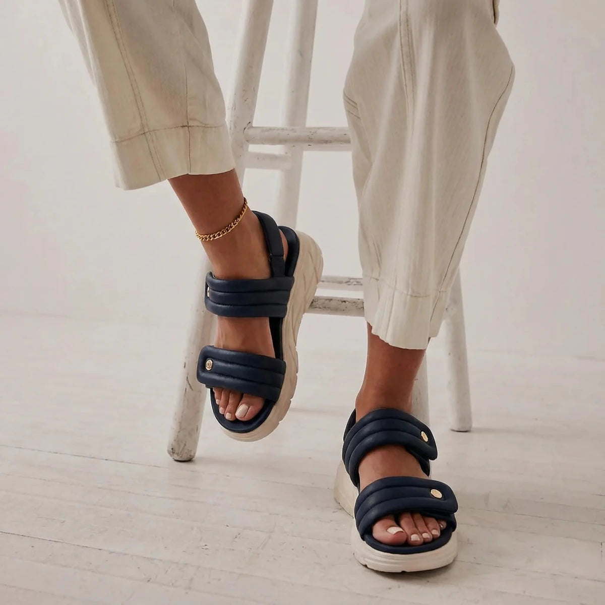 Relief - Omega Walk - M283-Black-35